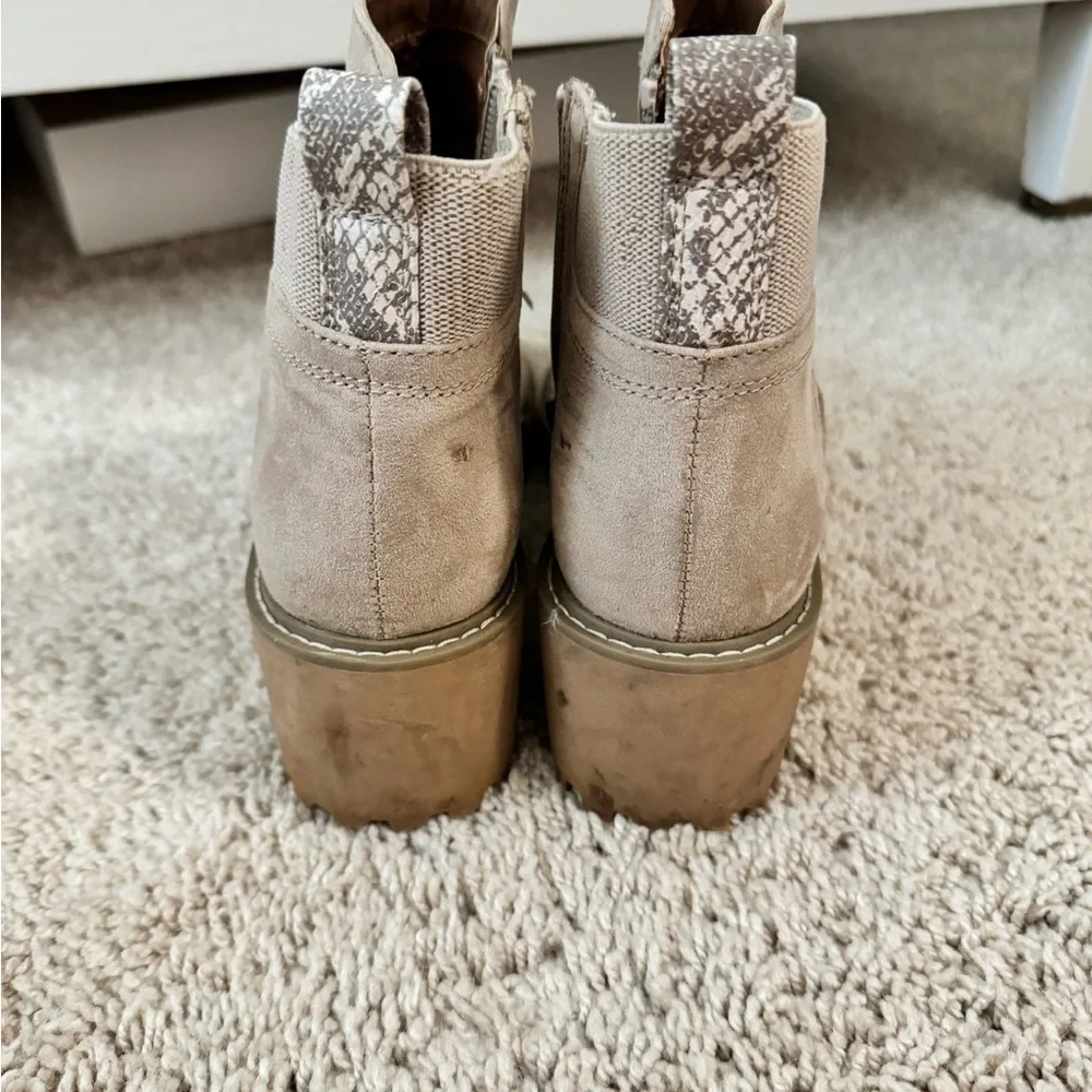 Universal Thread Boots - Picture 3 of 3